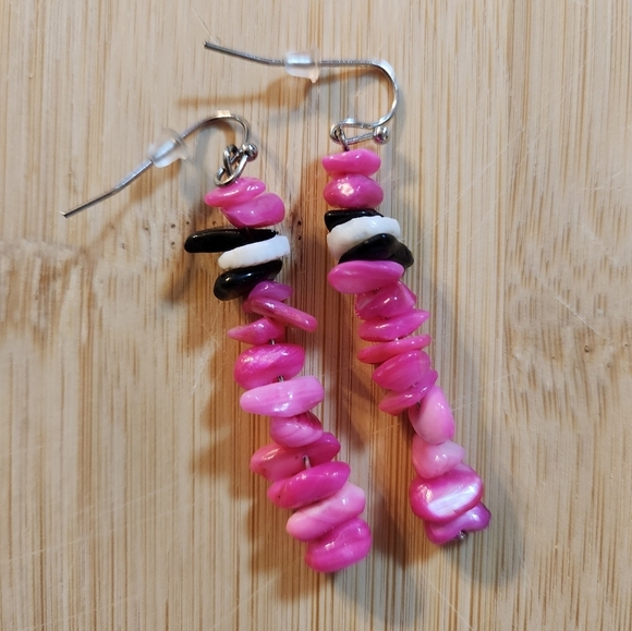 Hand Crafted Pink Beaded Necklace, Bracelet, and Earrings Set White Black Accent - Picture 5 of 11